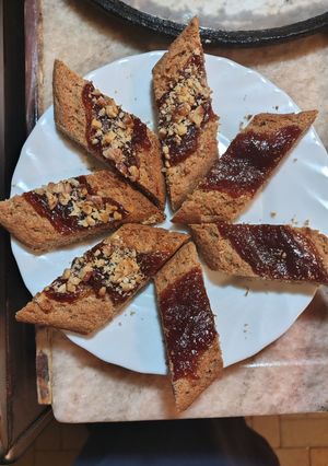Una foto de Lengüetes con Dulce de Membrillo