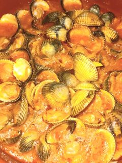 Una foto de Berberechos en salsa marinera