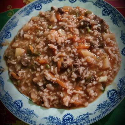Guiso de carne, arroz, verduras y vino tinto Receta de dianabarbozazayas-  Cookpad