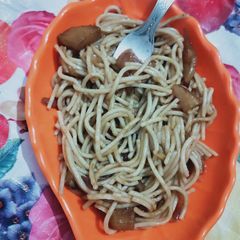 A picture of Mama noodles.