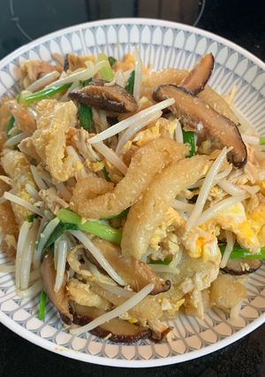 รูปของ กระเพาะปลาผัดแห้ง ไก่ฉีก