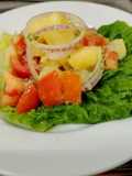 Insalata di Pomodoro, Patate, Cipolla di Tropea su Foglia di Lattuga