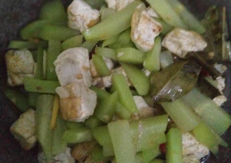 Langkah Mudah untuk memasak Sayur bening tawal (Tahu Waluh) Anti Gagal