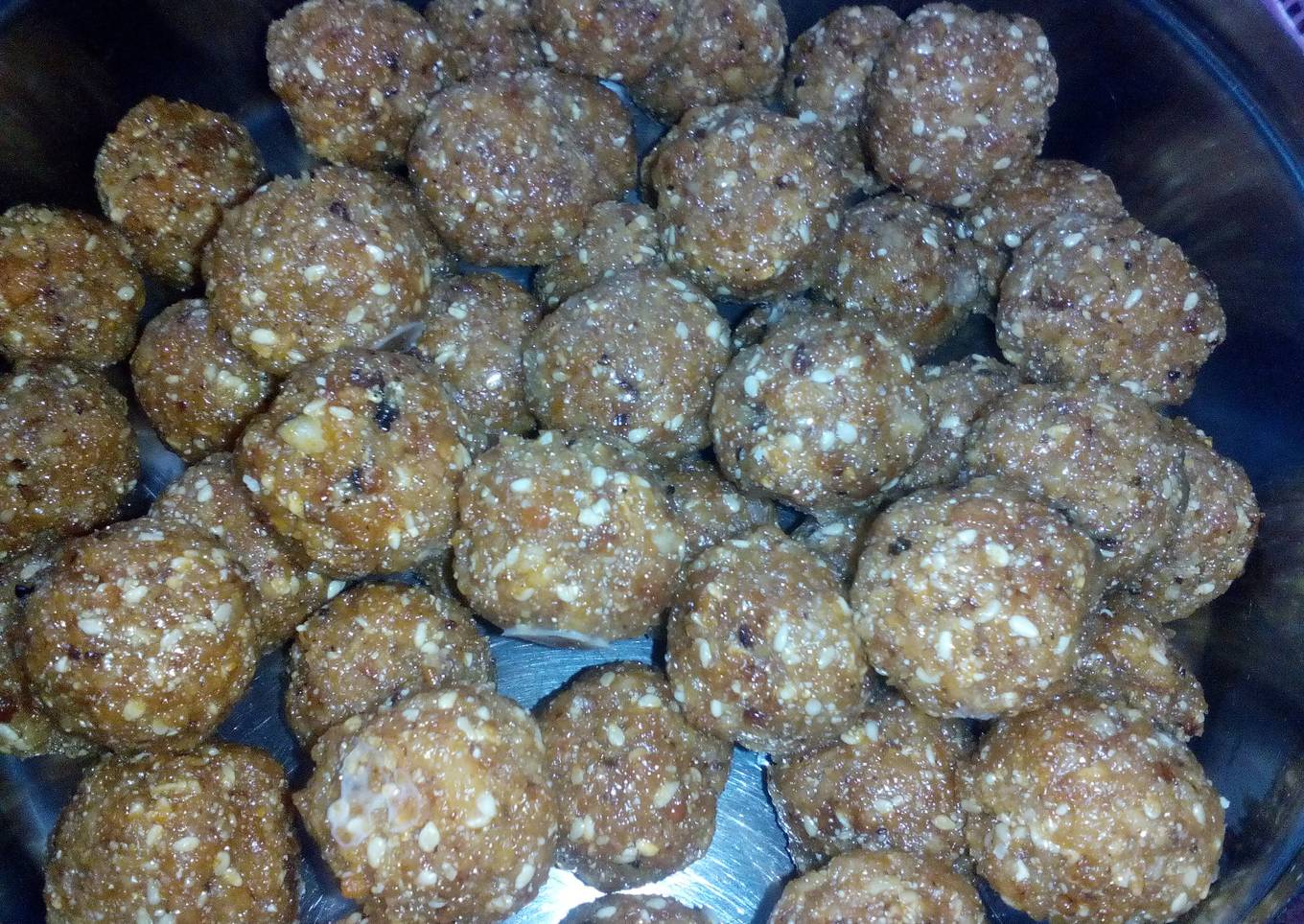 Rice coconut jaggery ladoo