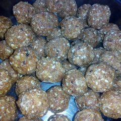 A picture of Rice coconut jaggery ladoo.