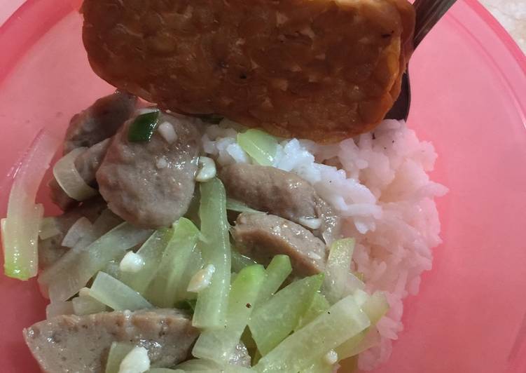 Resep Tumis bakso labu (untuk anak) Lezat