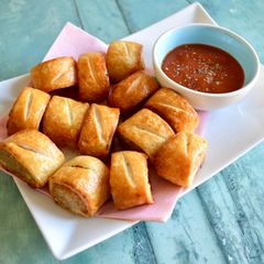 A picture of Sausage Rolls.