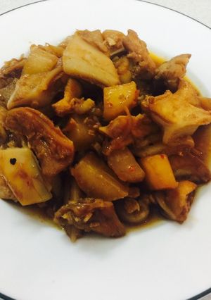 Hình của món Sụn gà kho củ cải.
