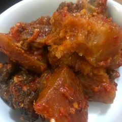 A picture of Cow head in pepper sauce.