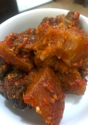 A picture of Cow head in pepper sauce.