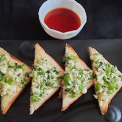 A picture of Cheese chilli sandwich.
