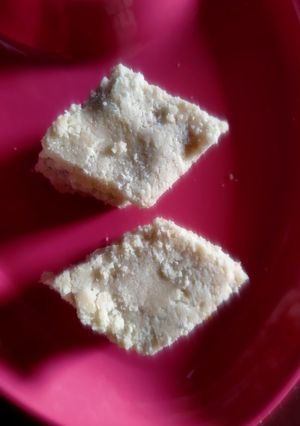 A picture of Peanut Burfi.