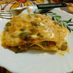 Lasagna in microwave A picture of Lasagna in microwave.