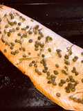 Salmón con ajo y alcaparras