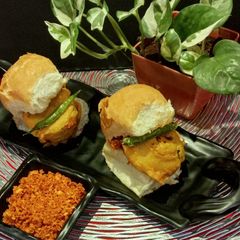 A picture of Mumbai Style Vada Pav.