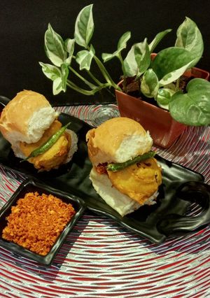A picture of Mumbai Style Vada Pav.