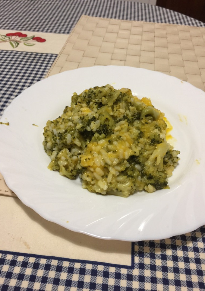 Una foto de Crema de calabaza con arroz y brécol