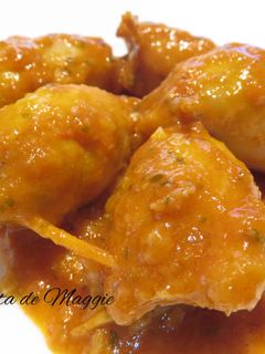 Una foto de Calamares rellenos en salsa