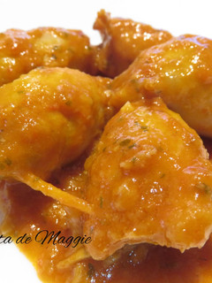 Una foto de Calamares rellenos en salsa