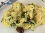 Una foto di patate e merluzzo