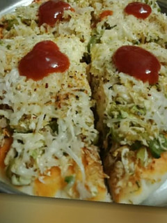 વેજીટેબલ ચીઝ પીઝા(vegetable cheese pizza recipe in gujarati) રેસીપી મુખ્ય ફોટો