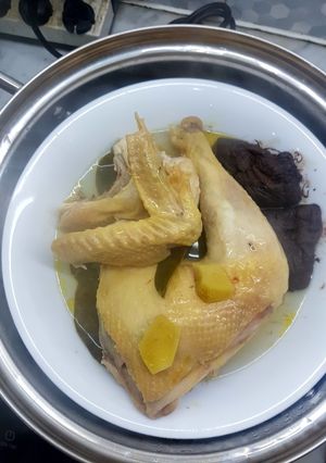 Hình của món Gà hấp rượu.