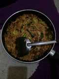 Mie goreng telur, sosis, selada pedas