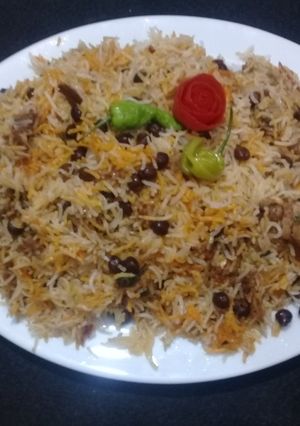 A picture of Chicken n chickpea biryani.