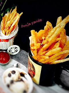 फ्रेंच फ्राइज (रेस्तराँ स्टाइल)(French Fries Recipe In Hindi) रेसिपी मुख्य फोटो