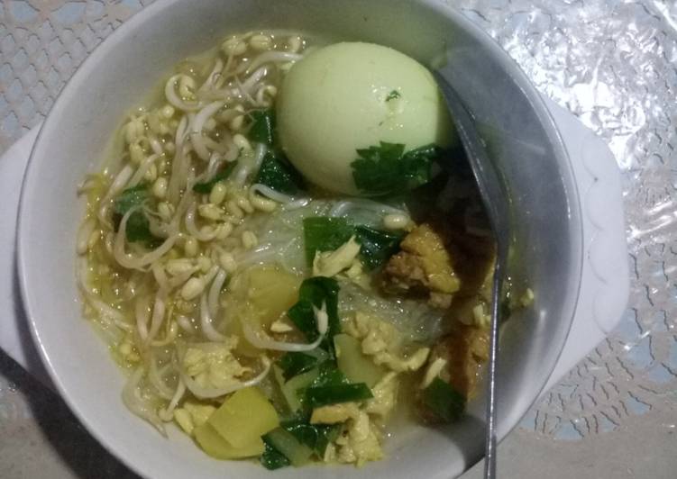 Bagaimana Membuat Soto bening ayam telur yang Bisa Manjain Lidah