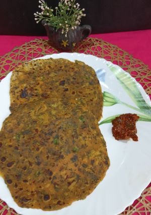 A picture of Barley Masala Paratha With Amaranth.