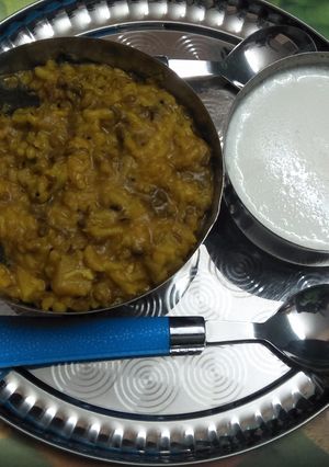 વઘારેલી ખીચડી (vaghareli khichdi recipe in Gujarati) રેસીપી મુખ્ય ફોટો