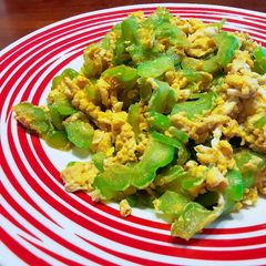 苦瓜炒蛋 STIR FRY BITTER GOURD WITH EGGS A picture of 苦瓜炒蛋 STIR FRY BITTER GOURD WITH EGGS.