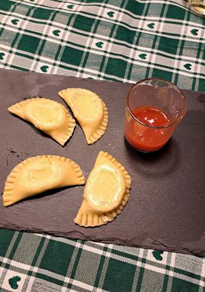 Foto di Gyoza pecorino e pepe con salsa di soia