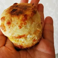 A picture of 5 ***** style kinda cheese scones.