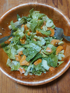 Una foto de Ensalada de pollo a la Búfalo
