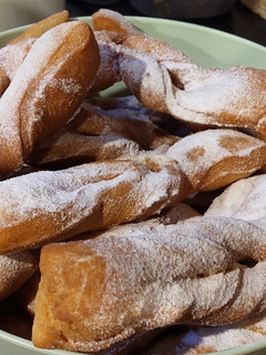 Una foto de Calzones Rotos Crujientes y Esponjosos