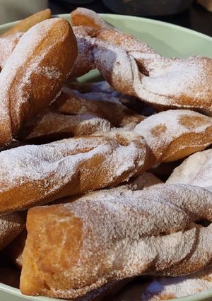 Una foto de Calzones Rotos Crujientes y Esponjosos