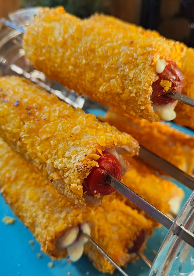 Una foto de Rollitos fritos de Frankfurt con queso megacrujientes en AirFryer Proscenic T31