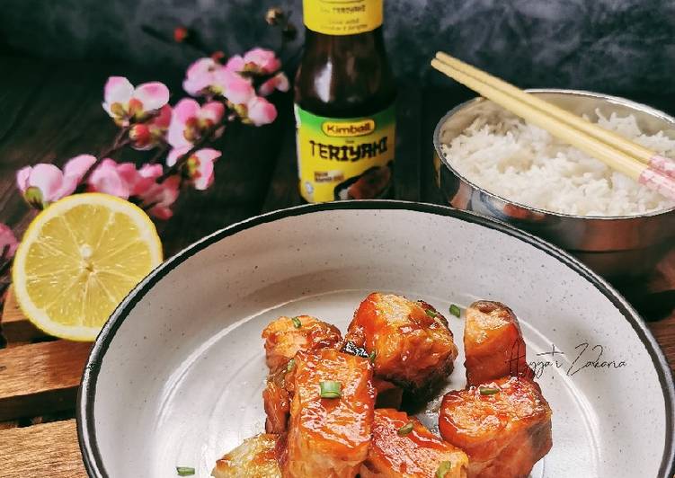 Langkah Langkah Buat Fried Salmon with Teriyaki Sauce yang Praktis