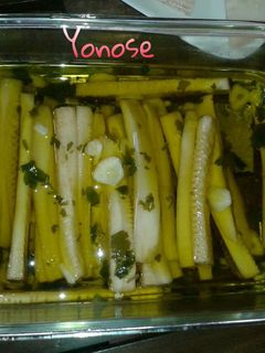Una foto de Boquerones veganos, falsos boquerones de calabacín