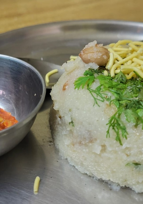 A picture of Rava upma with peanuts.
