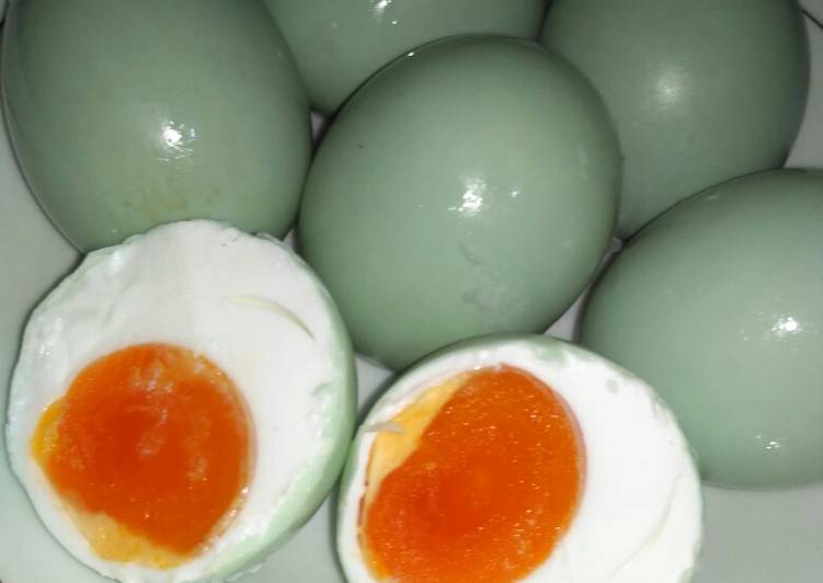 makanan Telur asin yang merasakan kenyamanan