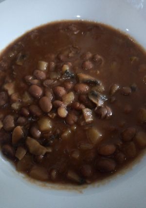 عکسی از دستور خوراک لوبیا چیتی با قارچ