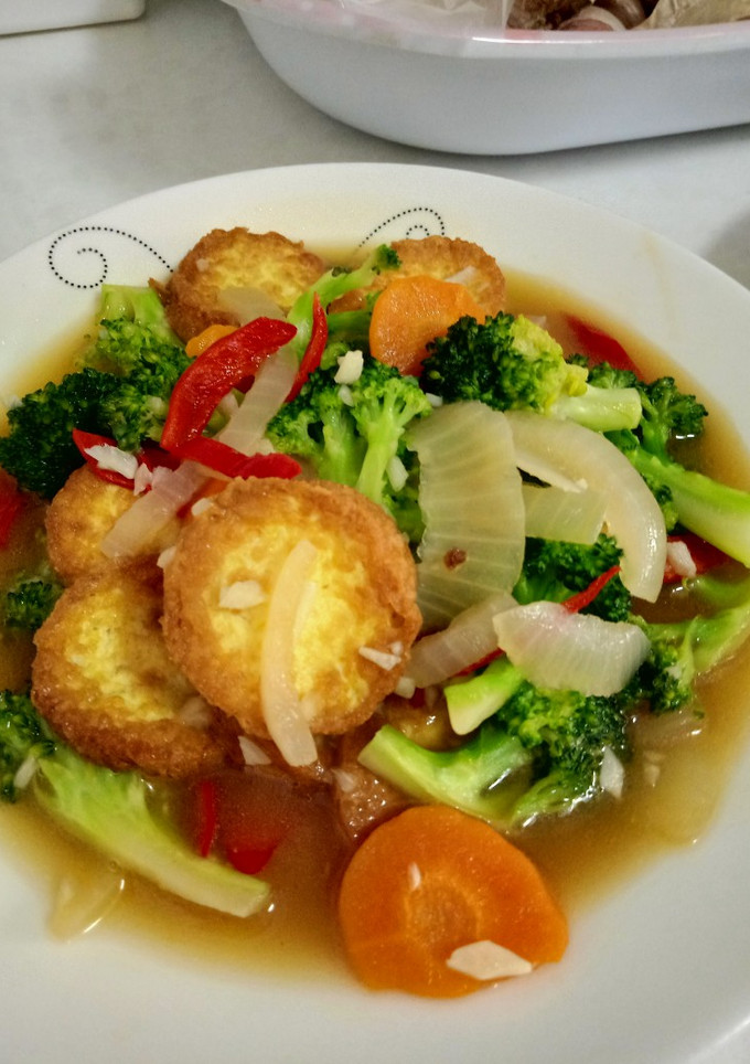 Foto resep Tumis brokoli, wortel, dan egg tofu