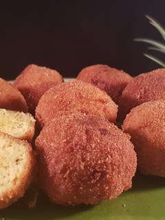 Una foto de Bolitas de pollo y curry