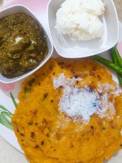 A picture of Makki di Roti te Sarson da Saag.