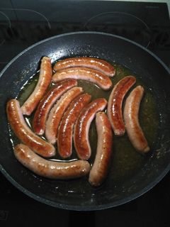 Una foto de Salchichas con caldito