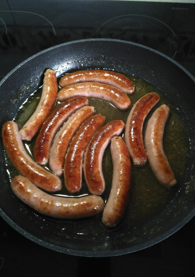 Una foto de Salchichas con caldito