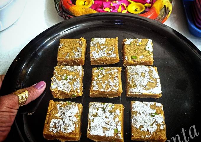 Besan Burfi Recipe By Mamta L. Lalwani - Cookpad